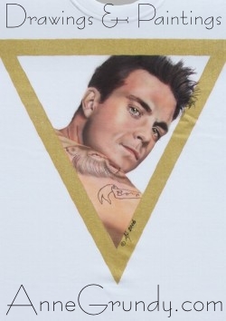 Robbie Williams Textile Ink airbrushed portrait painting on a T-shirt annegrundy.com